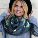 Berlin Infinity Scarf+in use