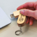 Maple 8GB Flash Drive+in use