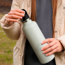 Nomad Vacuum Bottle 1L Carry Lid+in use